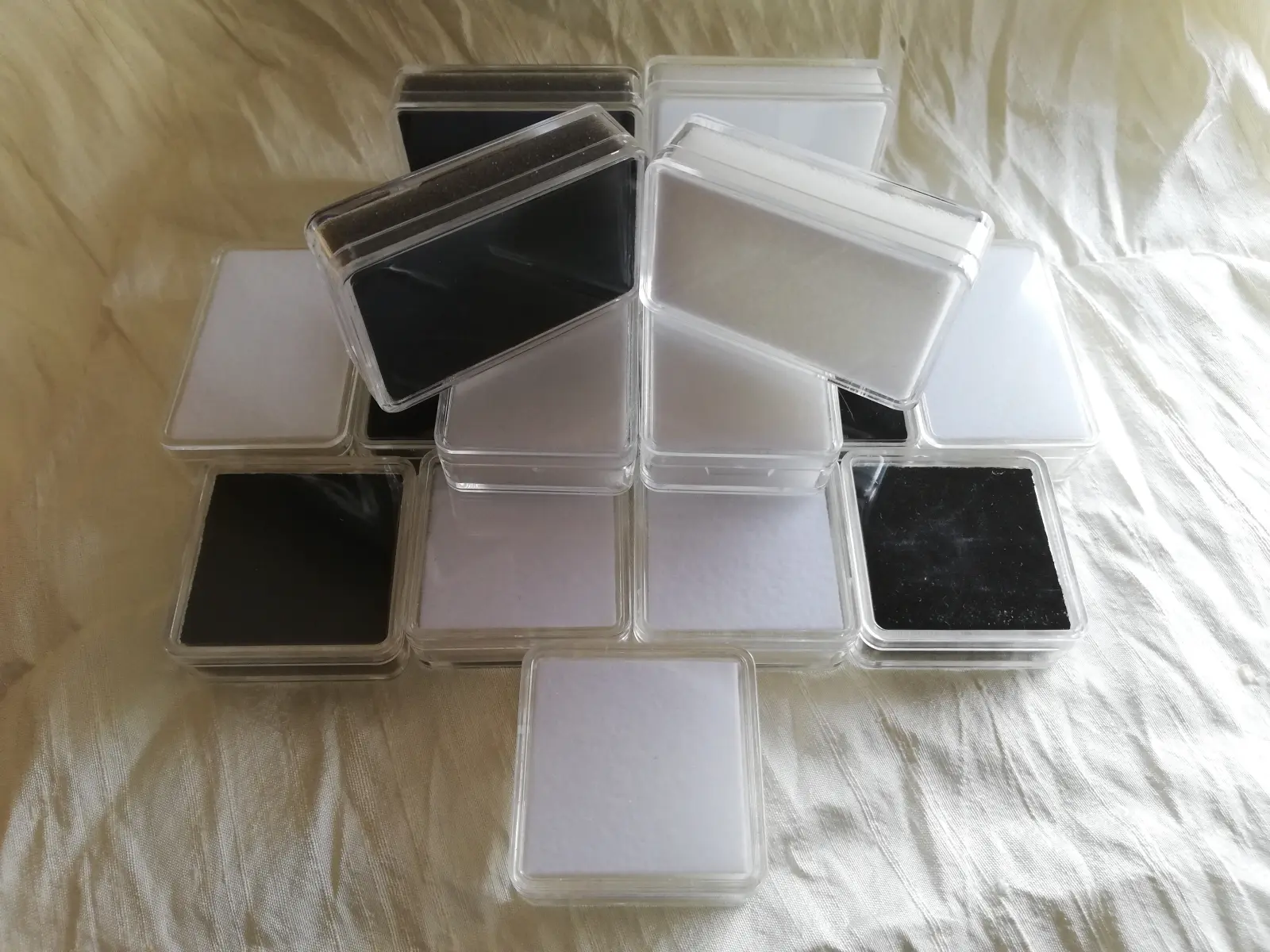 Plastové krabičky pro sběratele