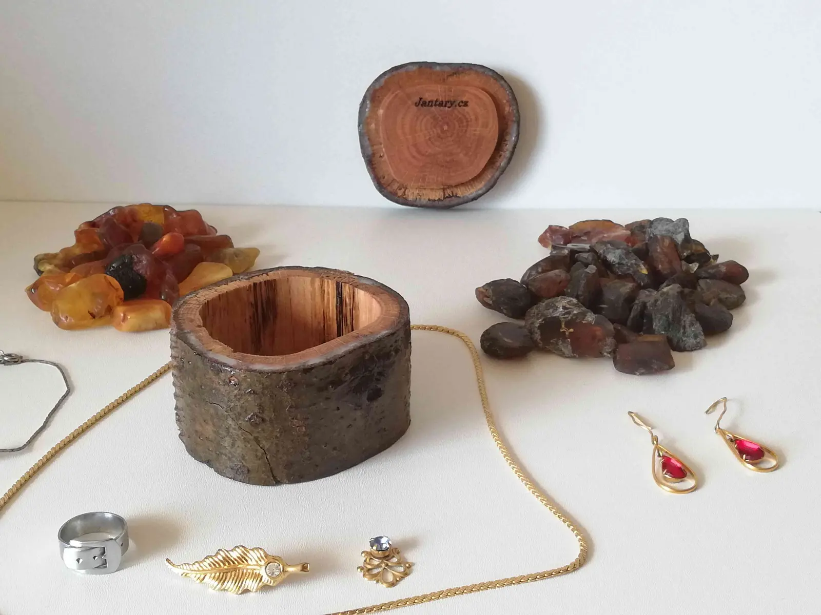 Krabičky z červeného dubu