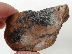 Surový křídový jantar BS-1