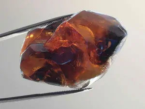 Surový křídový jantar BS-8
