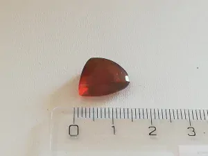 Druhohorní jantar z Myanmaru BJ-36