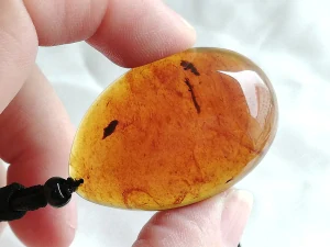 Přívěsek z myanmarského jantaru PB-16