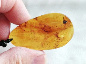  Přívěsek z myanmarského jantaru PB-28
