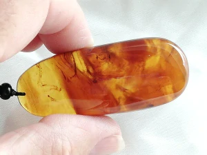  Přívěsek z myanmarského jantaru PB-31