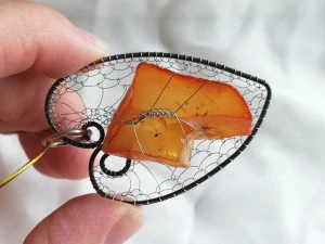 Náhrdelník z ukrajinského jantaru PU-47