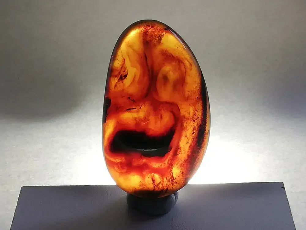  Křídový jantar B-18