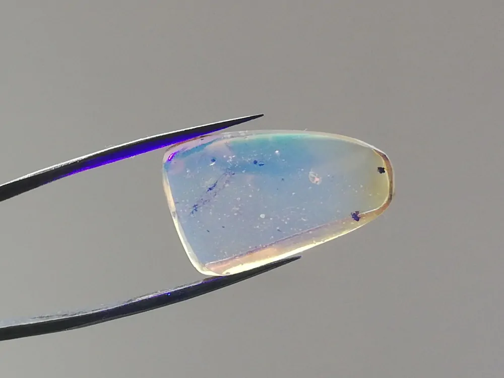   Křídový jantar B-8