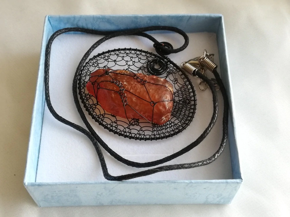 Přívěsek z ukrajinského jantaru PU-9