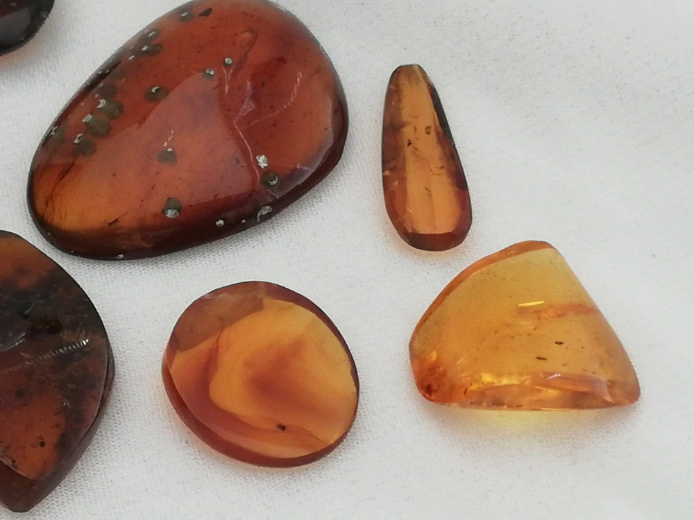  Křídový jantar SJ-52