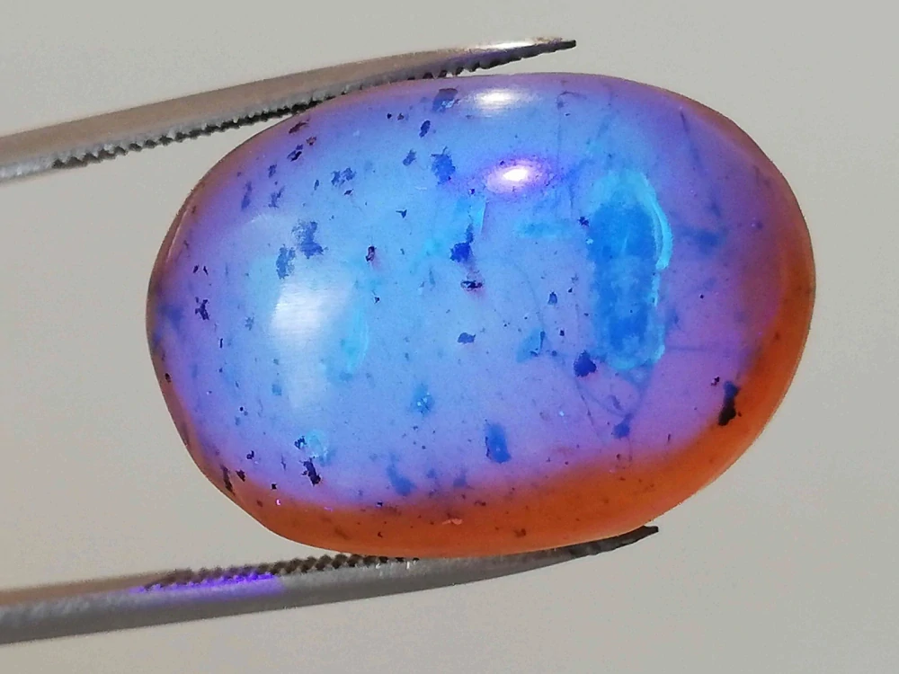 Druhohorní jantar z Myanmaru BJ-30